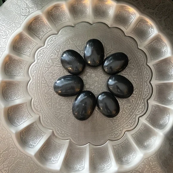 Large Black Tourmaline Palm Stone - Picture 3 of 4